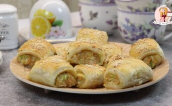 Пирожки из слоеного теста с курицей