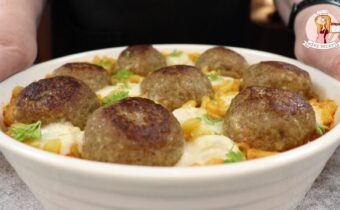 Тефтели с макаронами в томатном соусе в духовке
